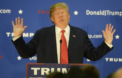 El precandidato presidencial estadounidense por el partido Republicano Donald Trump pronuncia un discurso durante un evento de su campaña en Nashua, New Hampshire (EE.UU.).