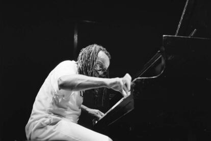 Cecil Taylor, durante una actuación en Ámsterdam en 1988.