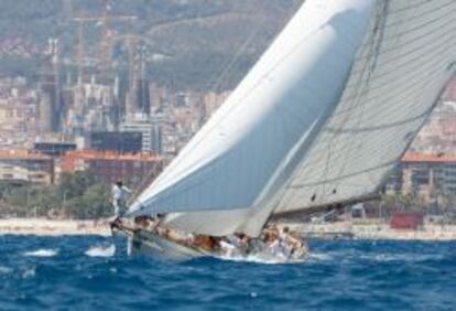 Medio centenar de barcos cl&aacute;sicos conforman la flota de la regata.