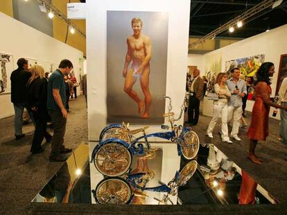 El público de Miami se reúne ante las fotografías de Thomas Struth tituladas <i>Museo del Prado.</i>