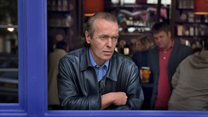 El escritor Martin Amis, en un pub de Notthing Hill, en Londres.