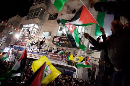 Palestinos celebran en Ramallah la resolución de la Asamblea General de Naciones Unidas.