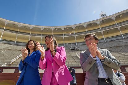 La presidenta de la Comunidad de Madrid, Isabel Díaz Ayuso; la vicesecretaria de Organización y Territorial del PP de Madrid, Ana Millán y el alcalde de Madrid, José Luis Martínez-Almeida, en abril de 2023.