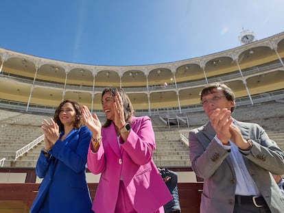 La presidenta de Madrid, Isabel Díaz Ayuso; la vicesecretaria de Organización y Territorial del PP de Madrid, Ana Millán, y el alcalde de Madrid, José Luis Martínez-Almeida, en la presentación de los 178 candidatos a alcalde del PP, el pasado día 13.