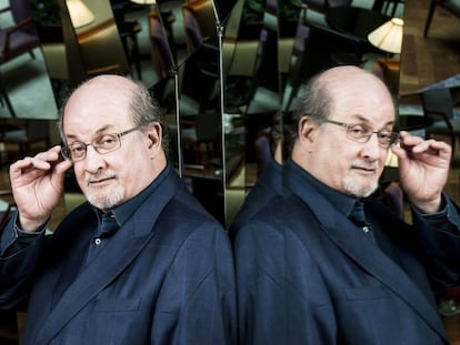 O romancista anglo-indiano Salman Rushdie.