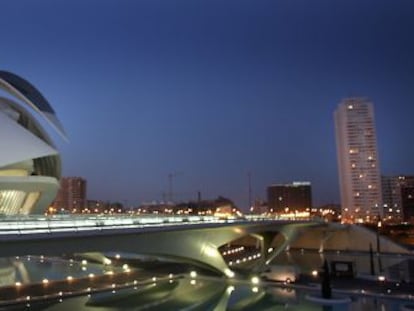 Una imagen nocturna del Palau de les Arts.