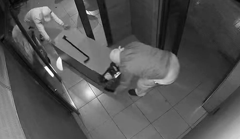 Radiales, cizallas y ropa oscura: cae una organización especializada en el robo de sucursales bancarias y salones de juego en media España