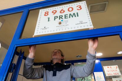 Administración número 1 de L'Escala (Girona) que ha vendido todas las 40 series del primer premio de la Lotería del Niño 2023, con lo que ha repartido 80 millones de euros, todos en ventanilla.