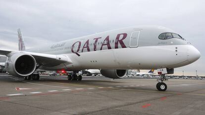 Un avi&oacute;n de largo recorrido de Qatar Airways