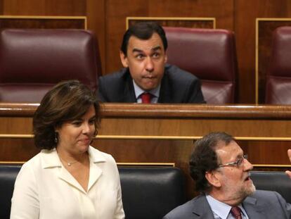 Mariano Rajoy y Soraya S&aacute;enz de Santamar&iacute;a en el Pleno del Congreso de los Diputados. 