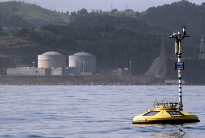 Una boya de las instalaciones de investigacin de energas marinas de Bimep en Armintza (Bizkaia). El lugar ya est acotado (5,2 km2 de superficie marina) y preparado (boyas y conexiones bajo el agua conectados a tierra) para iniciar las investigaciones.