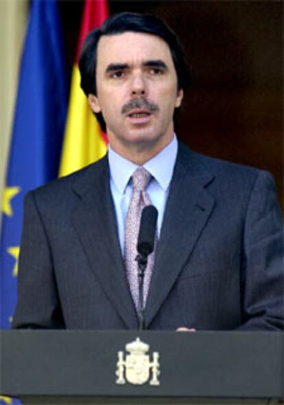 El presidente Aznar, durante la declación oficial en La Moncloa.