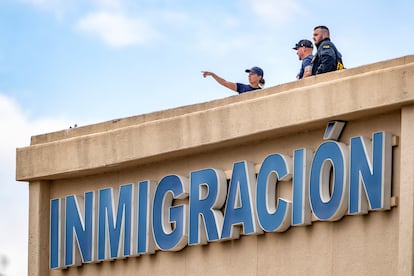 FBI agents on the rooftop of the building across from the ICE office in Dallas, Texas