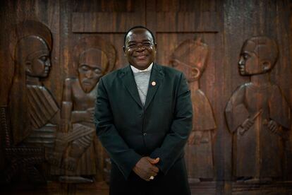 Matthew Hassan Kukah, obispo de Sokoto, posa en la sede de los Misioneros Combonianos en Madrid.