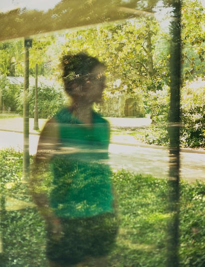 Julia Wertz, fotografiada en la biblioteca pública municipal Eugenio Trías, en el madrileño parque del Retiro.