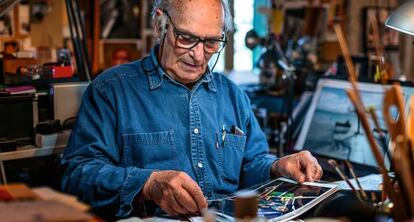 Carlos Saura, en su estudio.