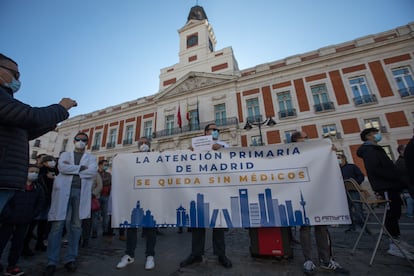 Concentración de sanitarios en favor de la atención primaria en la Puerta del Sol, el pasado noviembre.
