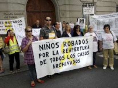 Afectados por los casos de ‘niños robados’ piden apoyo a Justicia