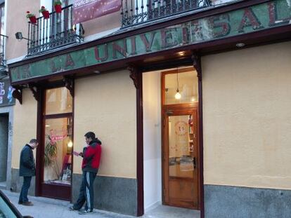 Fachada de la nueva sede de la librería Traficantes de Sueños, en la calle del Duque de Alba, 13.
