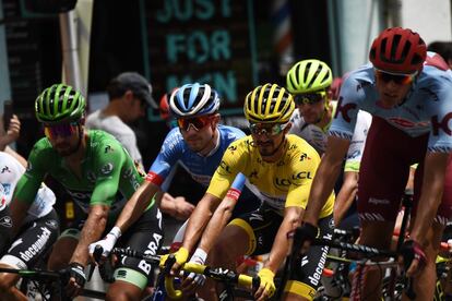 Cciclistas durante la decimocuarta etapa del Tour de Francia entre Tarbes y Tourmalet.