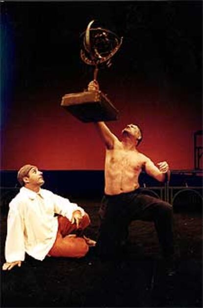 La compañía L'Om-Imprebís escenifica 'Vida de Galileo<i>'</i>, de Brecht, en el teatro Bellas Artes, hasta el 9 de febrero.