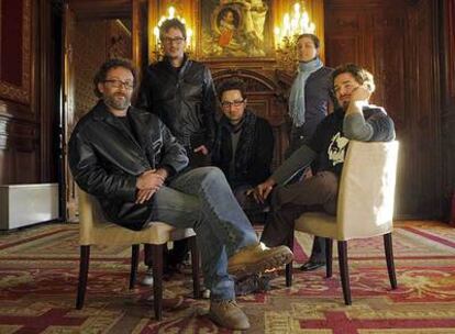 De izquierda a derecha, los escritores argentinos Diego Grillo Trubba, Maximiliano Tomas, Patricio Pron, Samantha Schweblin y Juan Terranova.