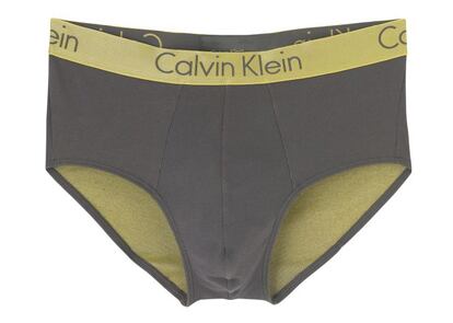 Slip Calvin Klein (26€): Llegados a este punto, no parece necesario dar razones para llevar ropa interior bonita y de calidad. En ese terreno, Calvin Klein es una apuesta segura.