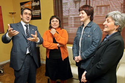 De izquierda a derecha, López, Aranburu, Erauskin y Berasategi, en la sede del PSE en Bilbao.