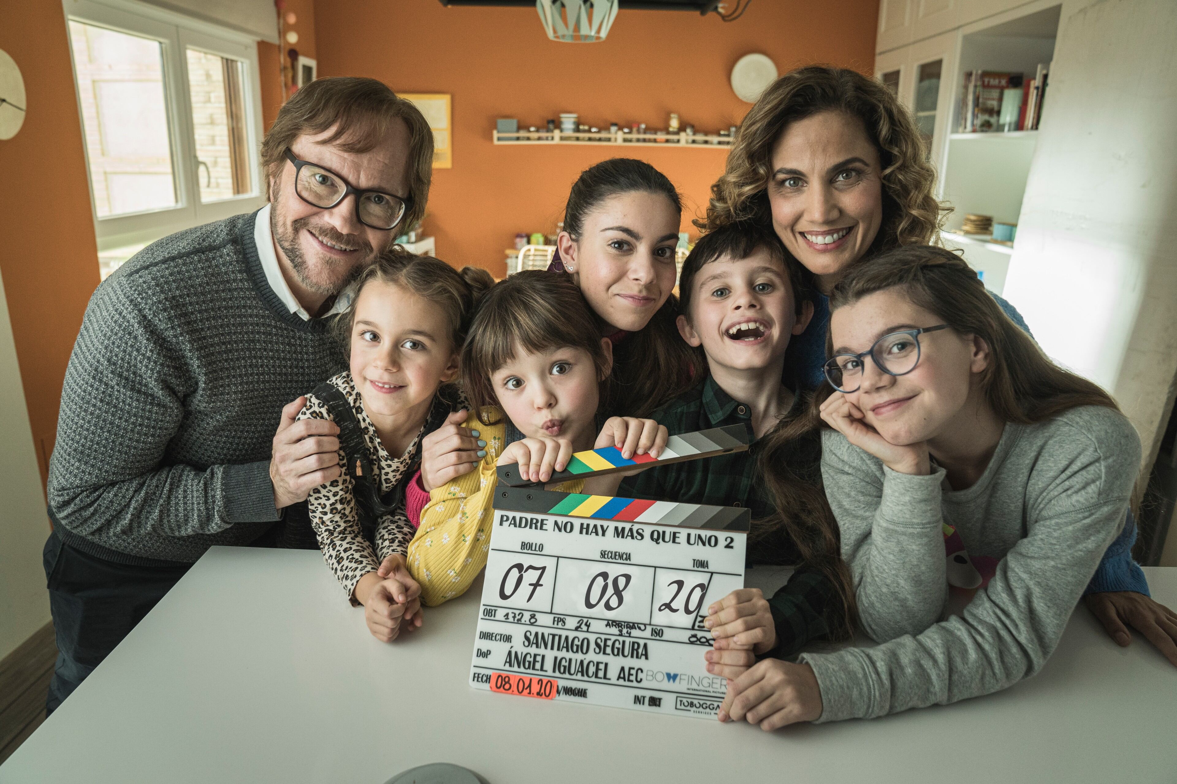 Los protagonistas de la segunda parte de 'Padre no hay más que uno'.