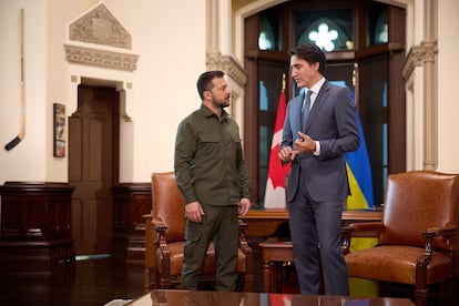 El presidente ucranio, Volodímir Zelenski, y el primer ministro de Canadá, Justin Trudeau, durante su encuentro este viernes en Ottawa.