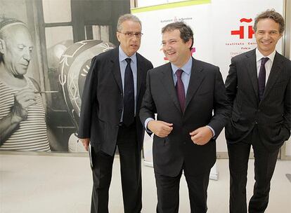 De izquierda a derecha, Pere Alcober, Jordi Hereu y Lucien Boyer, comisionado del Global Sports Forum.