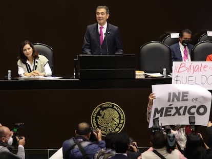 Lorenzo Córdova, consejero presidente del INE, durante su comparecencia en el pleno de la Cámara de Diputados.