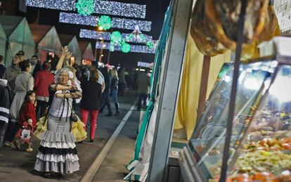 La Feria de Abril arrancó ayer con animación entre las casetas de la explanada del Fórum