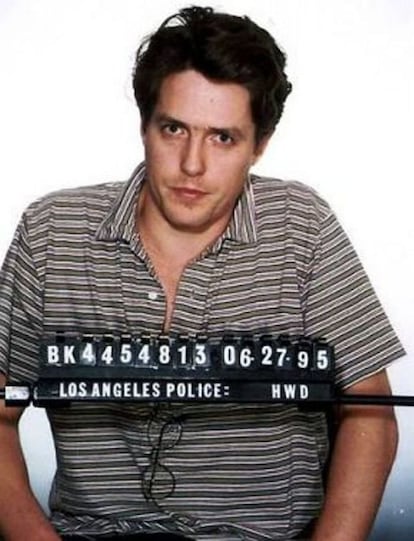 Hugh Grant fue detenido en 1995 mientras estaba en compañía de una prostituta. Un escándalo que llevó a la también actriz Liz Hurley a terminar la relación que la unía al actor británico.