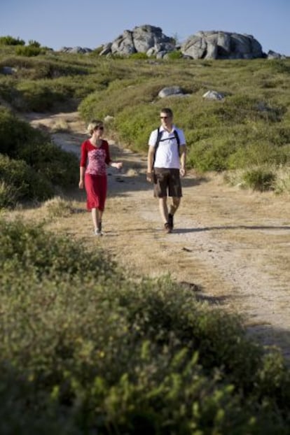 Senderistas no monte Foia, na serra de Monchique, no Algarve.