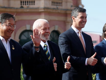 El presidente de Bolivia, Luis Arce, con sus homólogos de Brasil, Lula da Silva; Paraguay, Santiago Peña; y Uruguay, Luis Lacalle, en la cumbre de Mercosur.