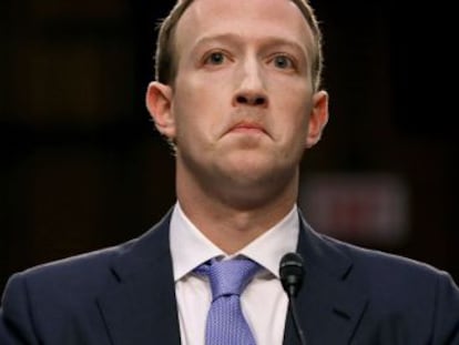 Um dia depois de ir ao Senado dar explicações sobre roubo de dados da Cambridge Analytica, fundador do Facebook presta contas à Câmara nesta quarta