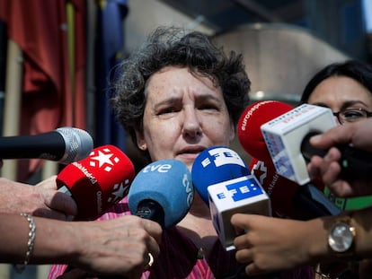 La diputada en la Asamblea, Beatriz Gimeno, en  una declaración ante los medios el pasado julio.  