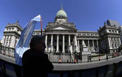 Sólo unos pocos pudieron acercarse hasta el Congreso Nacional a pesar del fuerte operativo de seguridad.