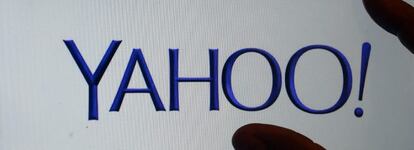 Logo de Yahoo en un monitor.