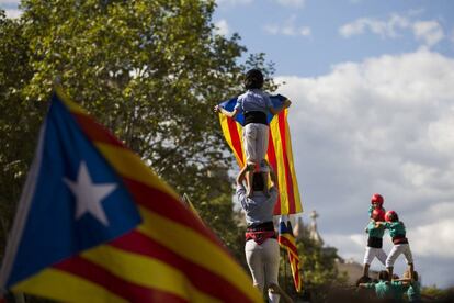 Dos 'castells' humanos se han construido durante la manifestación.