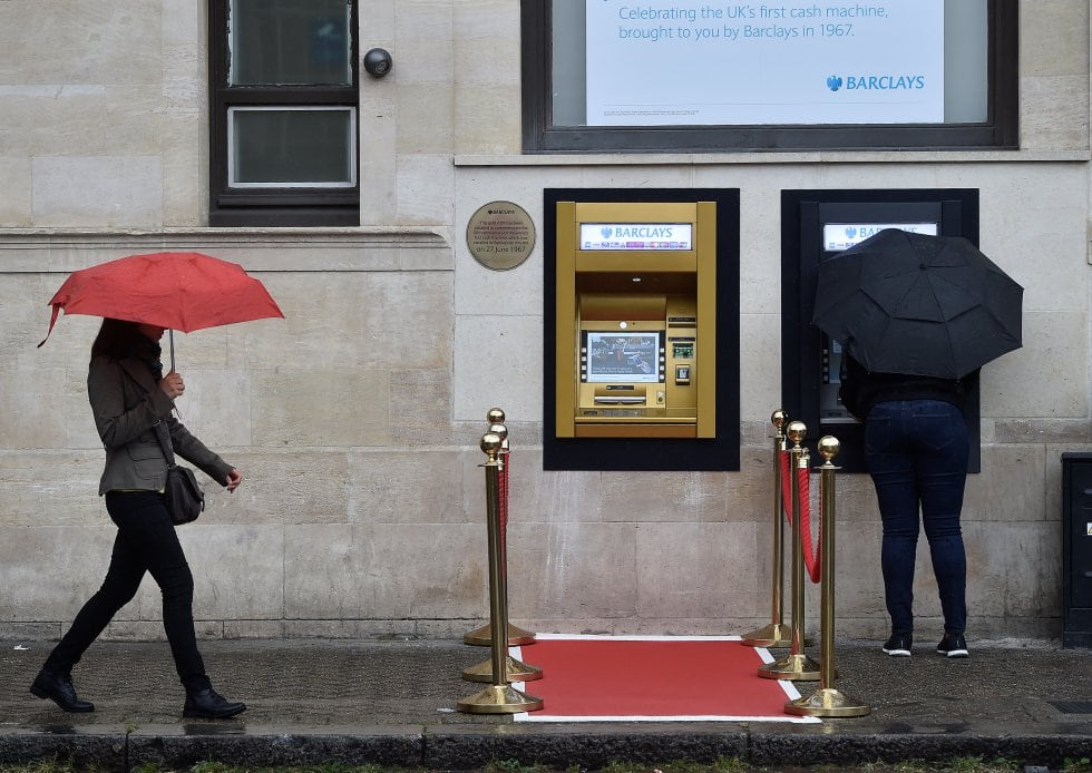 Barclays recortará 5.000 empleos, el 5% de su fuerza laboral, para reducir costes por la IA