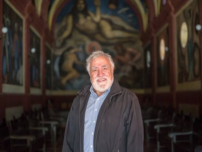 Alejandro Encinas, el viernes en la capilla riveriana de Chapingo.