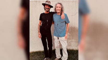 Leiva y Robe posan juntos en Almendralejo, en una fotografa publicada en la cuenta de Instagram de Leiva.