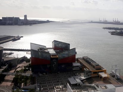 Naves industriales en el puerto de Osaka, Jap&oacute;n, el pasado 23 de octubre. 