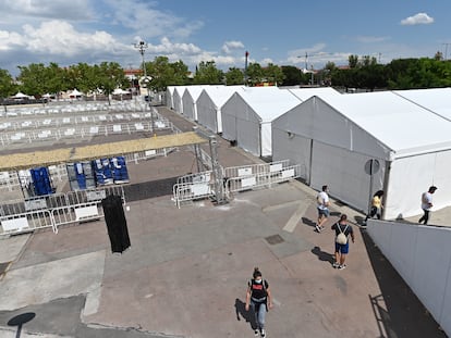 Vista de la instalación del recinto ferial de Torrejón de Ardoz (Madrid) con las carpas para hacer test a la población.