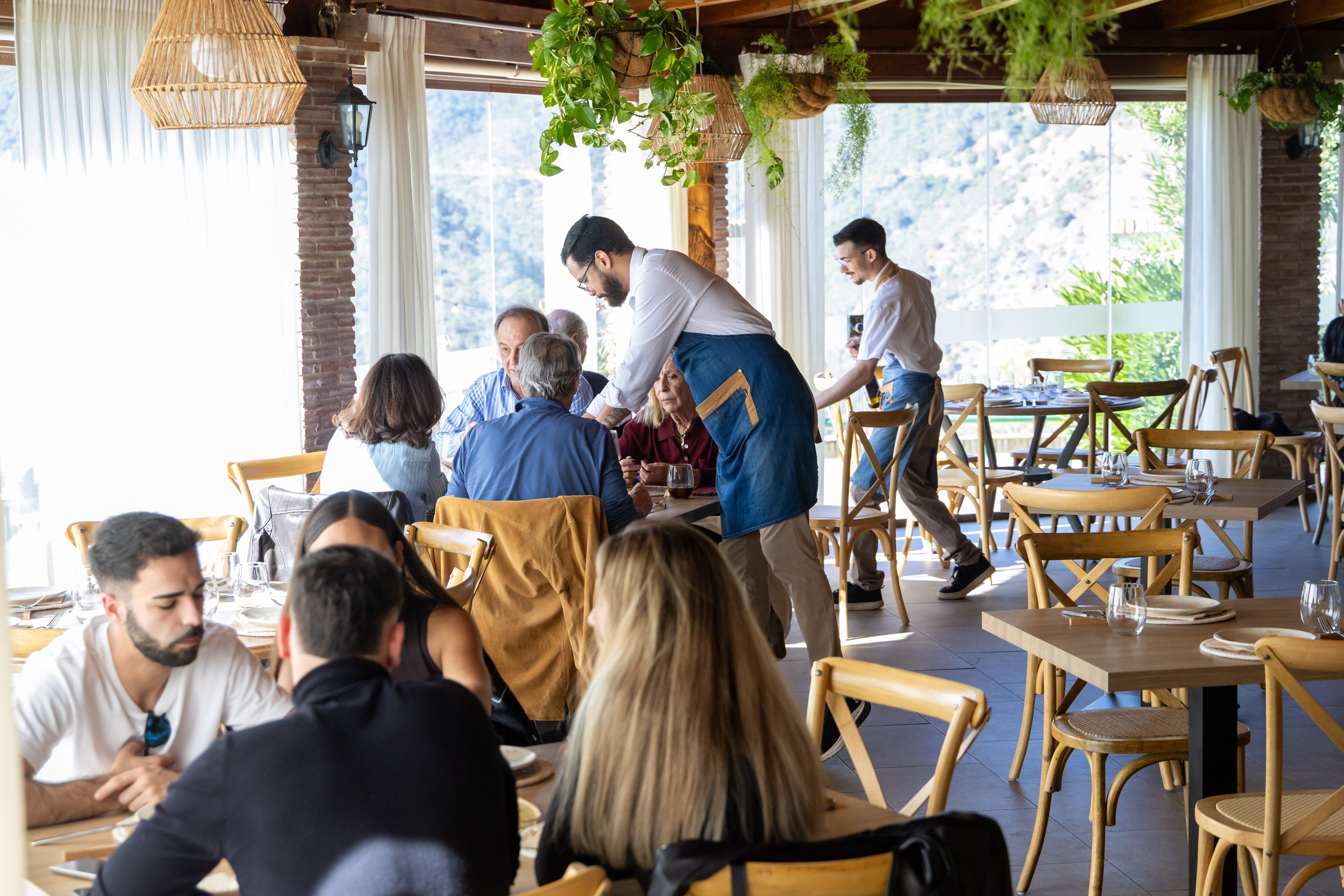 Sala del restaurante Raíces, en Istán (Málaga).
