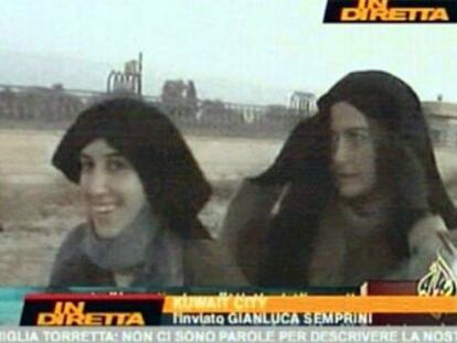 Imagen televisiva que muestra a las dos cooperantes italianas, sonrientes, instantes después de ser liberadas.