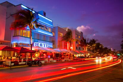 Miami amalgama estímulos culturales, culinarios y de entretenimiento de forma única, enmarcados por la belleza de sus playas.