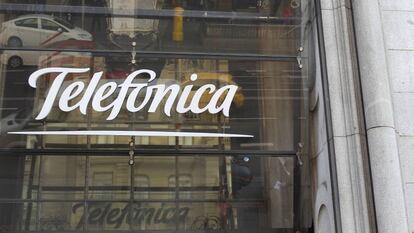 Vivendi sale de Telefónica al vender su participación por 373 millones